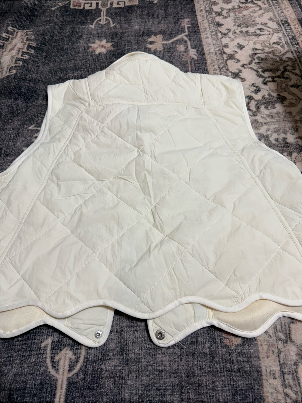 entro Cream Quilted Puffer Vest with Scalloped Hem - Picture 3 of 3